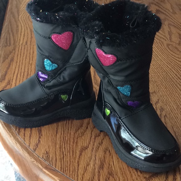 Little girl like brand new snow boot - Picture 4 of 8